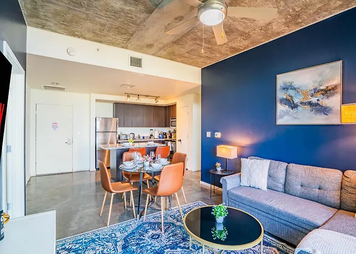 Apartment Alluring 2bd - Dt - Gym, Pool, Parking - Sleeps 8