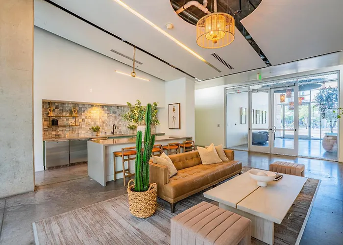 Apartment Alluring 2bd - Dt - Gym, Pool, Parking - Sleeps 8 Phoenix