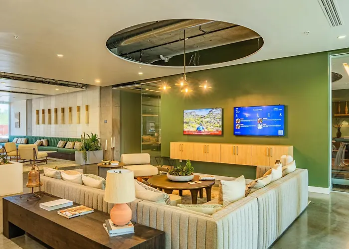 Alluring 2bd - Dt - Gym, Pool, Parking - Sleeps 8 Apartment Phoenix