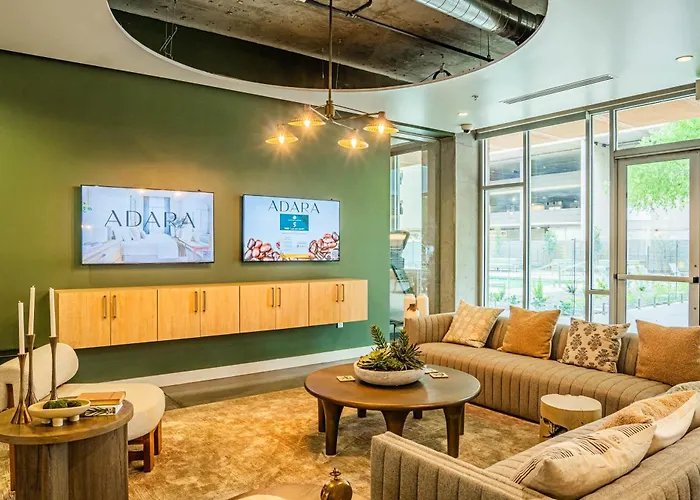 Alluring 2bd - Dt - Gym, Pool, Parking - Sleeps 8 Apartment *