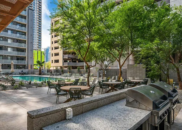 Alluring 2bd - Dt - Gym, Pool, Parking - Sleeps 8 *