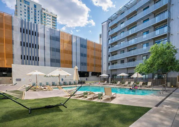 Apartment Alluring 2bd - Dt - Gym, Pool, Parking - Sleeps 8