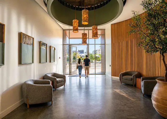 Apartment Alluring 2bd - Dt - Gym, Pool, Parking - Sleeps 8 Phoenix