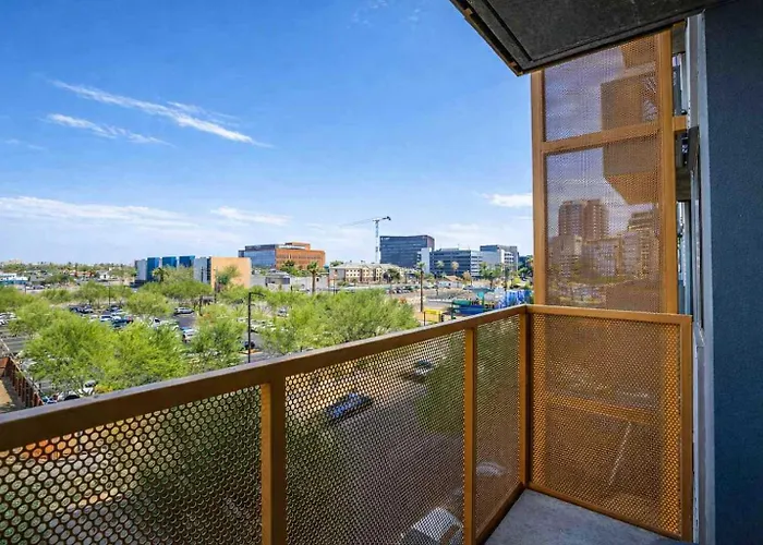 Alluring 2bd - Dt - Gym, Pool, Parking - Sleeps 8 *